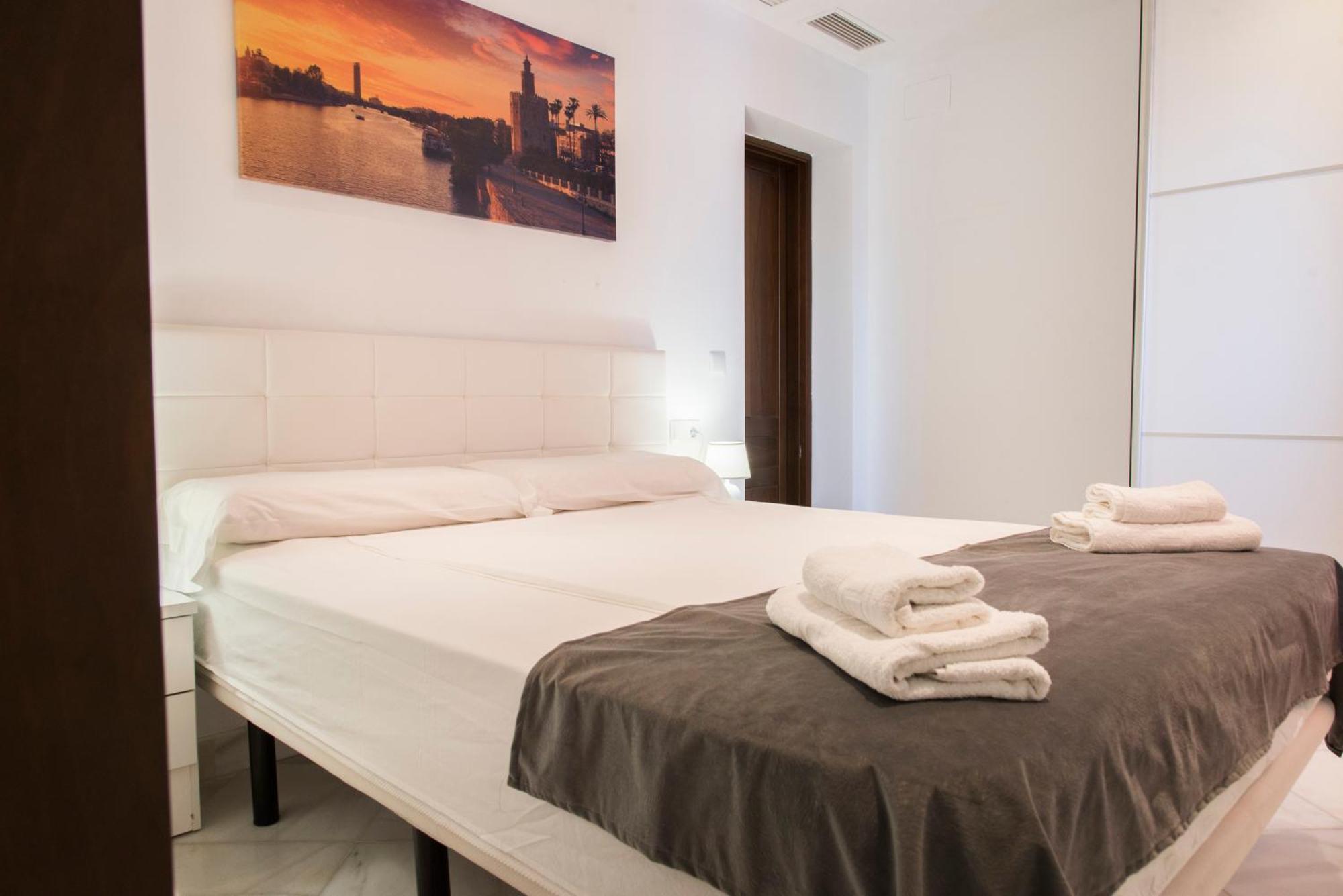 Nightinsevilla Bailen Free Parking Exterior foto