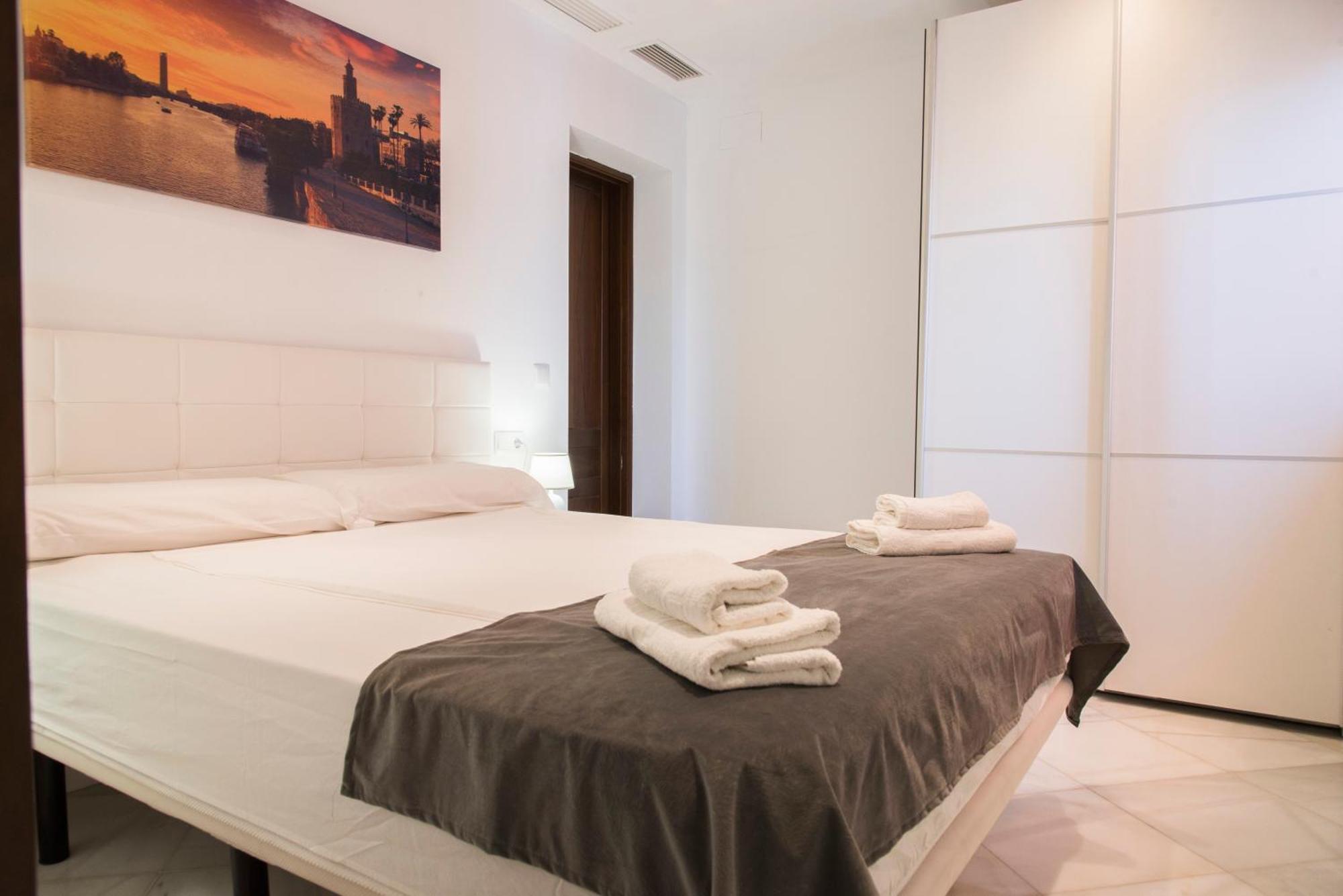 Nightinsevilla Bailen Free Parking Exterior foto