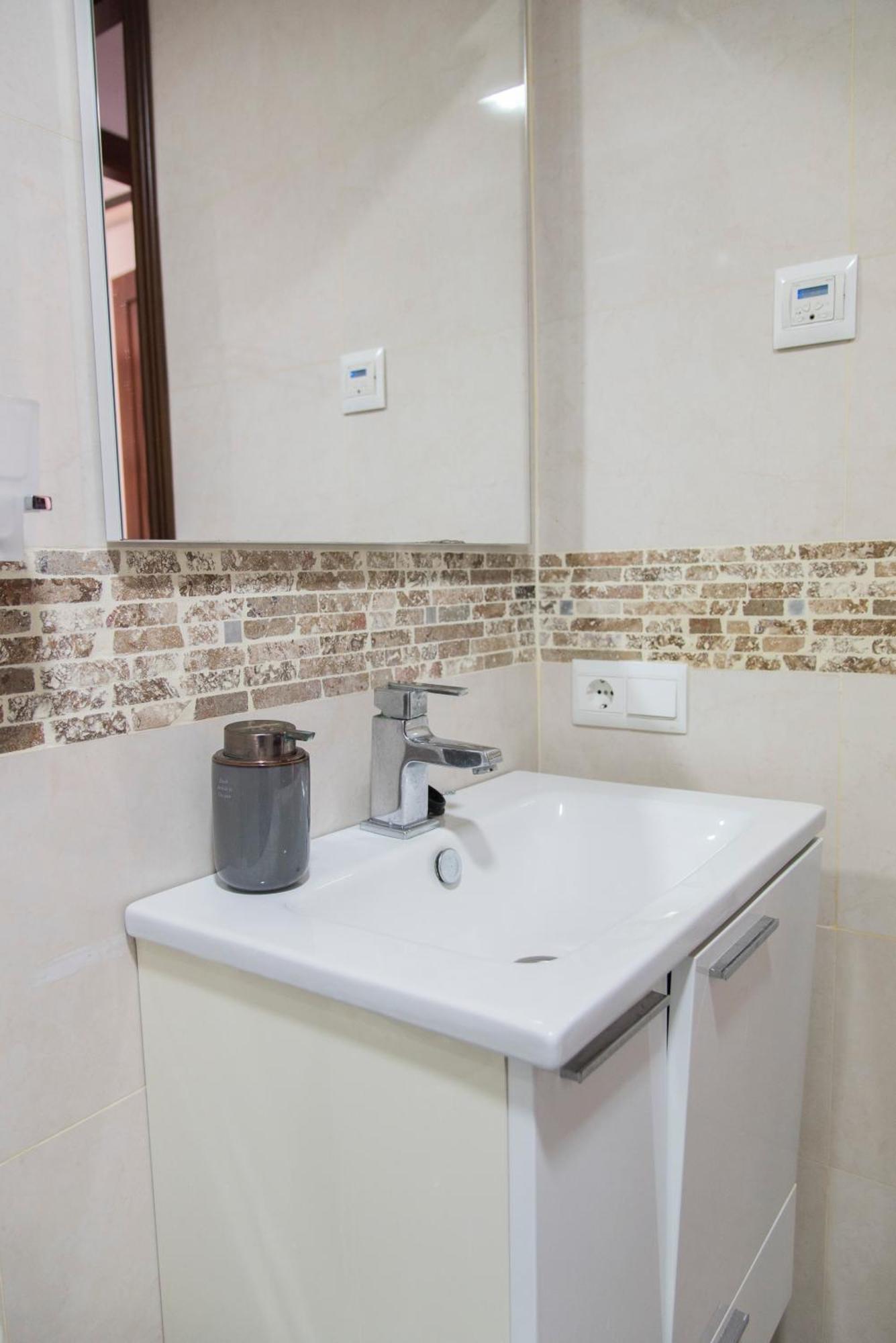 Nightinsevilla Bailen Free Parking Exterior foto